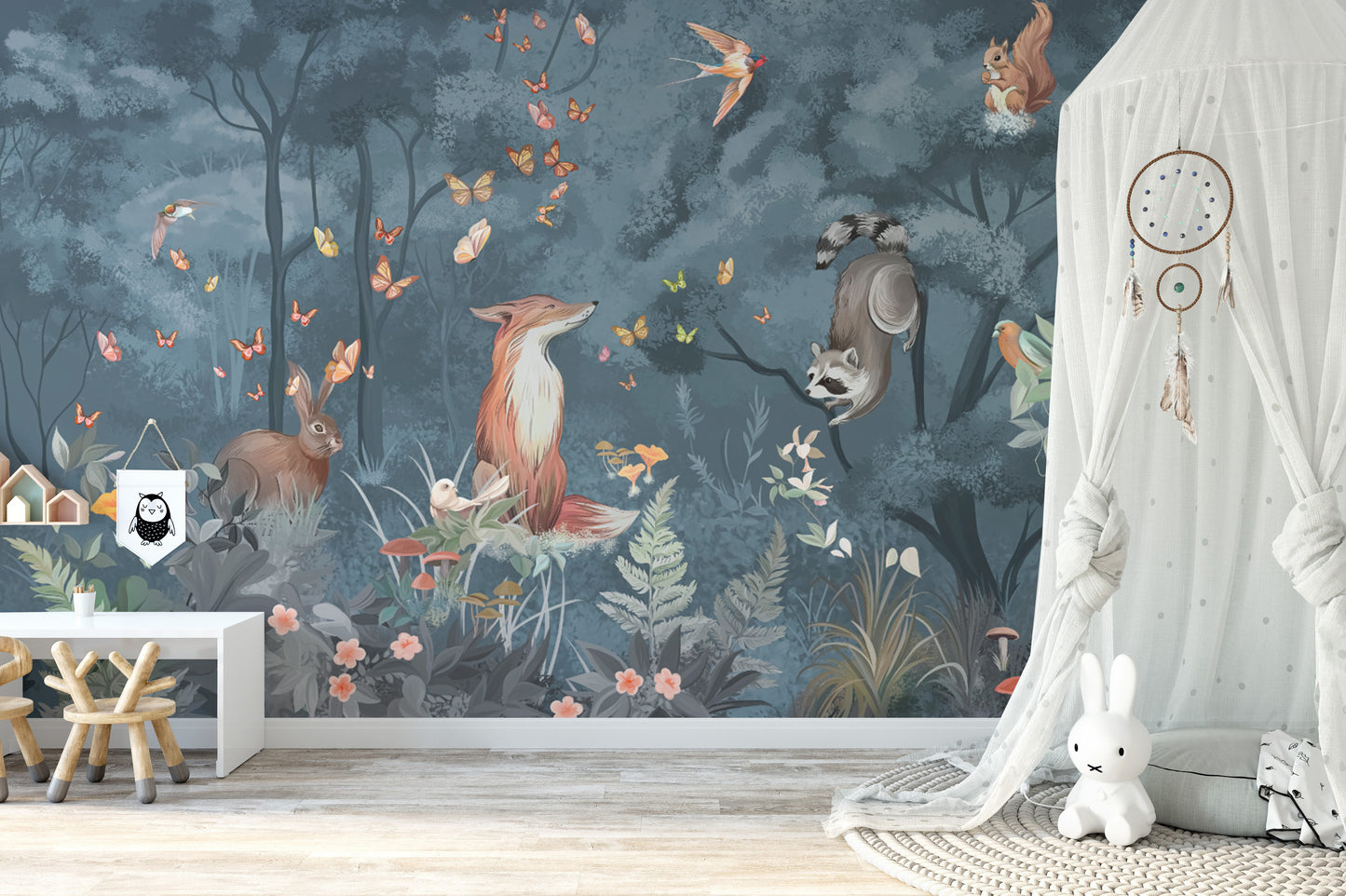 Tranquil woodland animal wallpaper for nature-inspired rooms.



