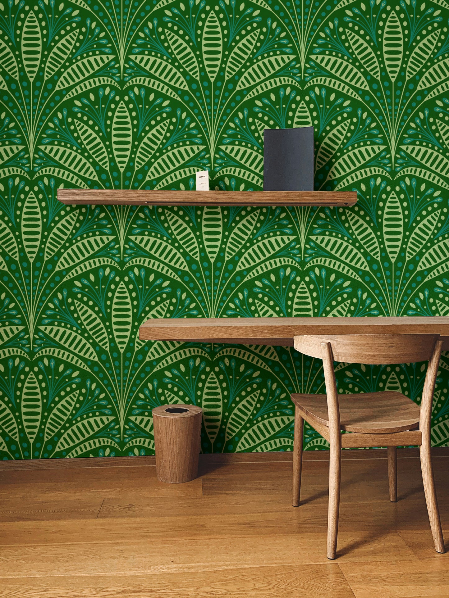 Elegant Art Deco green palm wallpaper with a vintage touch.