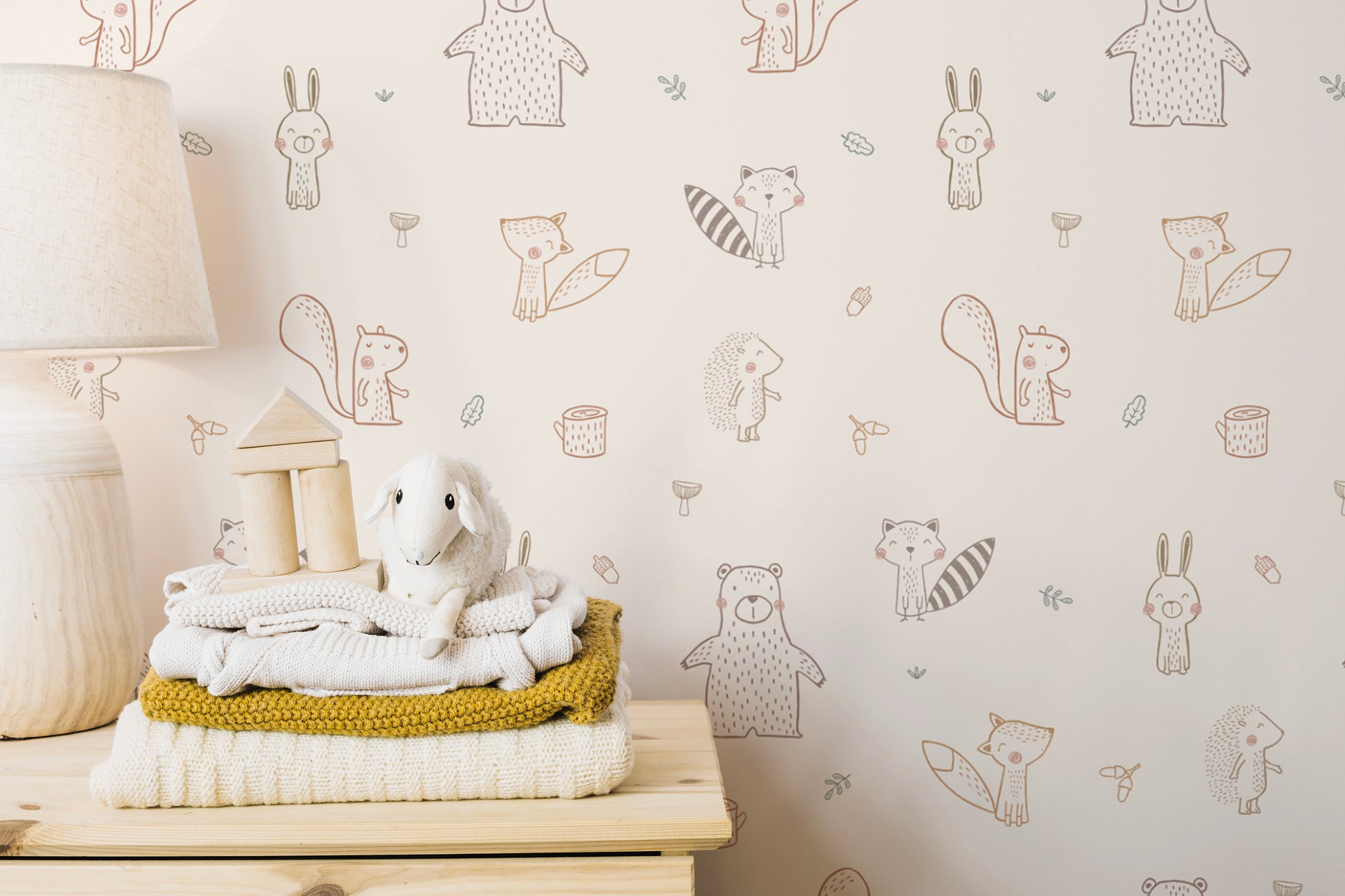 Sweet forest animals wallpaper for a cozy kids' space.
